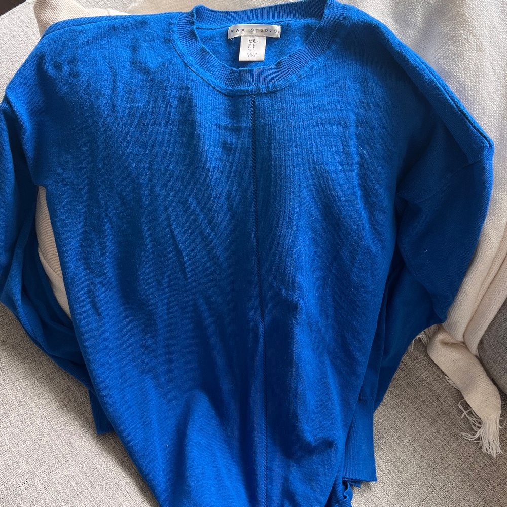 💙 Blue detailing sweater